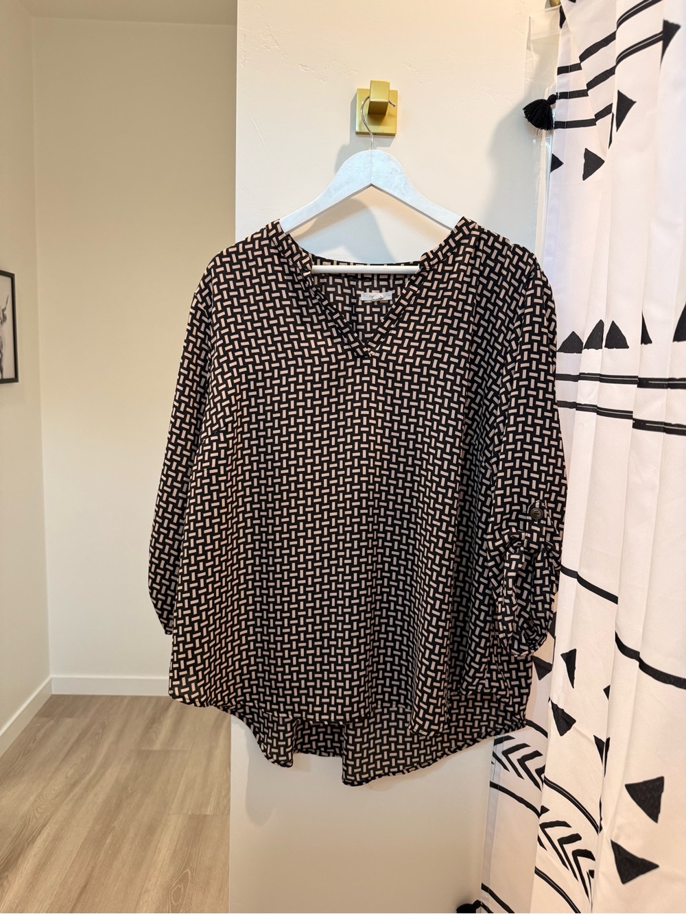 Maurice's 2x Black & Cream Geometric Long-Sleeve V-Neck Top
